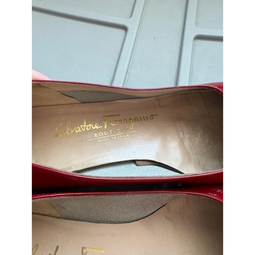 Salvatore Ferragamo Boutique Red Patent Leather Vara Bow Pumps Heels 8.5 B - Picture 7 of 8